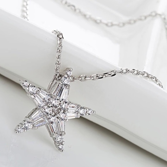 Crystal Star Necklace 🌟 - Picture 3 of 5